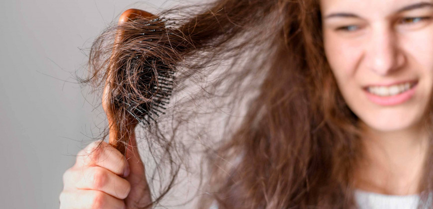 Saç Dökülmesi Nedenleri ve Tedavisi